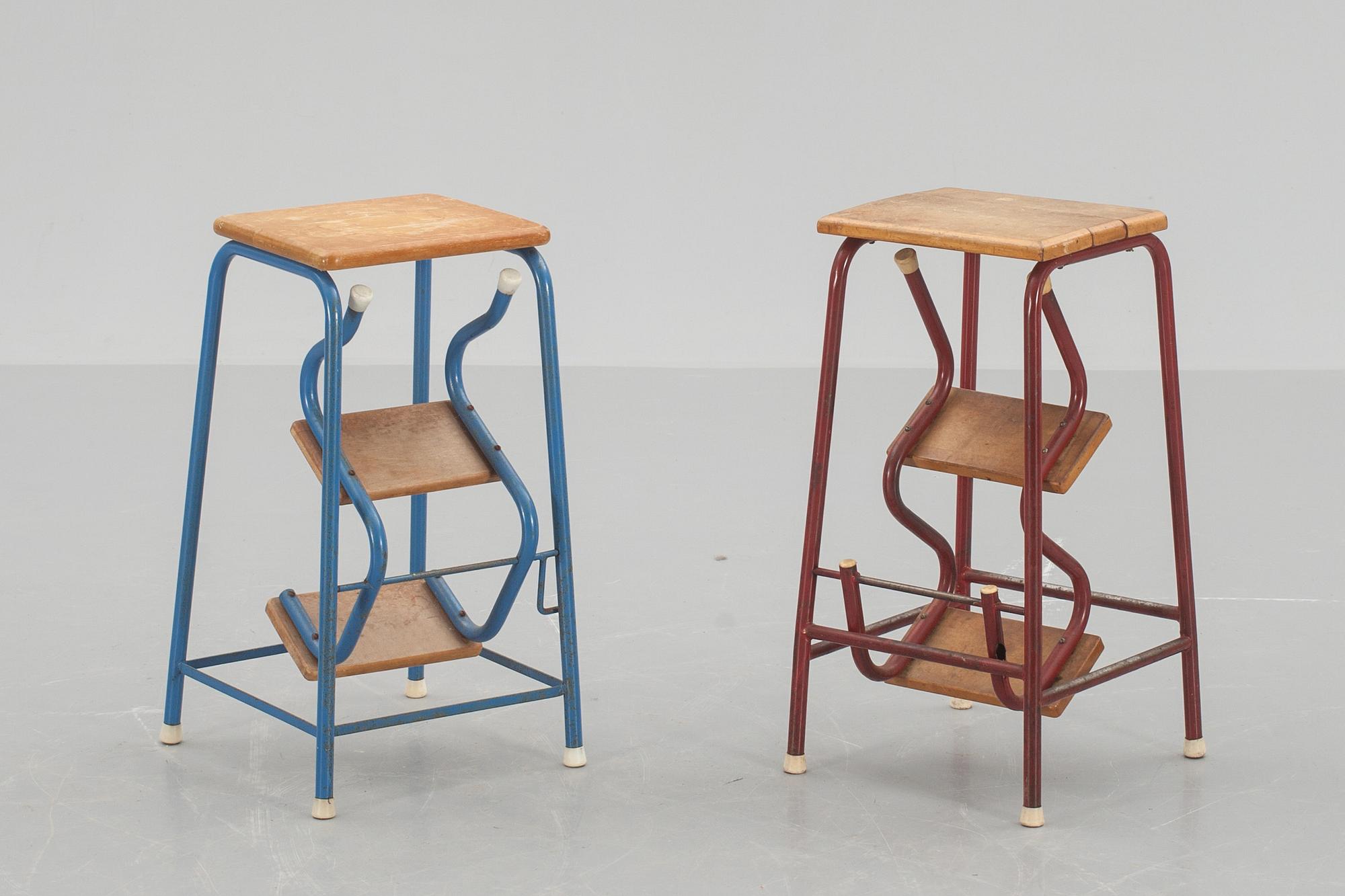 STEGPALLAR, 2 st, 1900-talets första hälft.