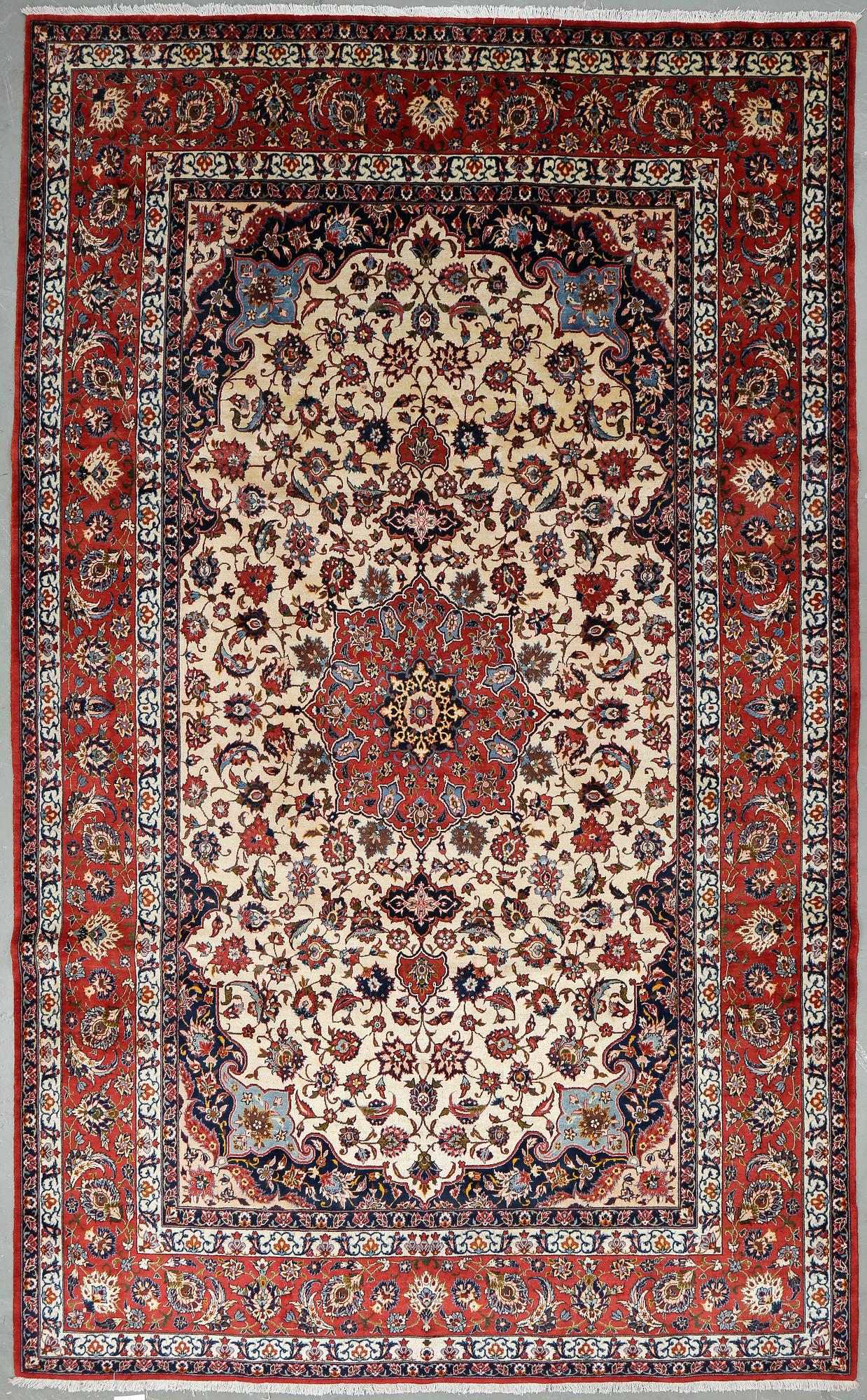 MATTA, old, Isfahan/Nadjafabad. Ca 393 x 241 cm.