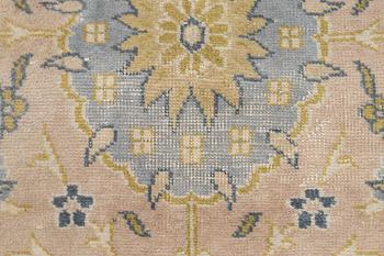 Rug, Eastern Europe, Smyrna pattern. 520 x 355 cm.