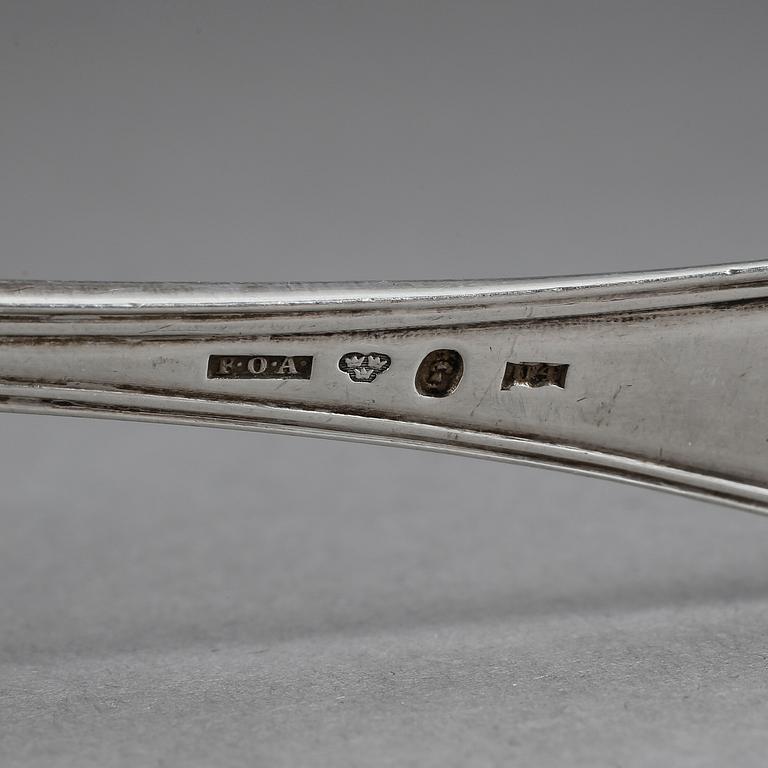 PARTI SILVERBESTICK, 23 delar, 1800-1900-tal. Silvervikt tot ca 711 gram.