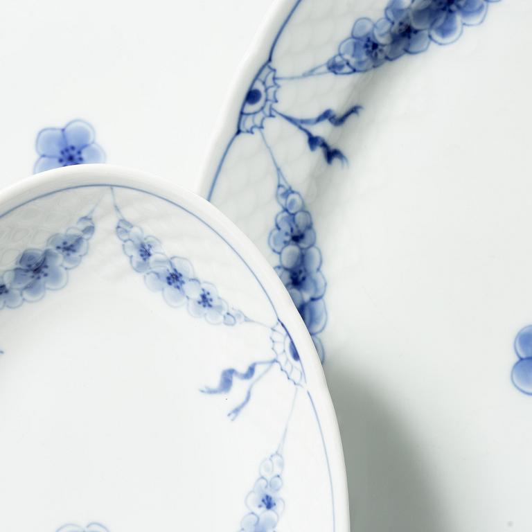 Bing & Grøndahl, "Empire", dining and coffee service, 89 pieces.