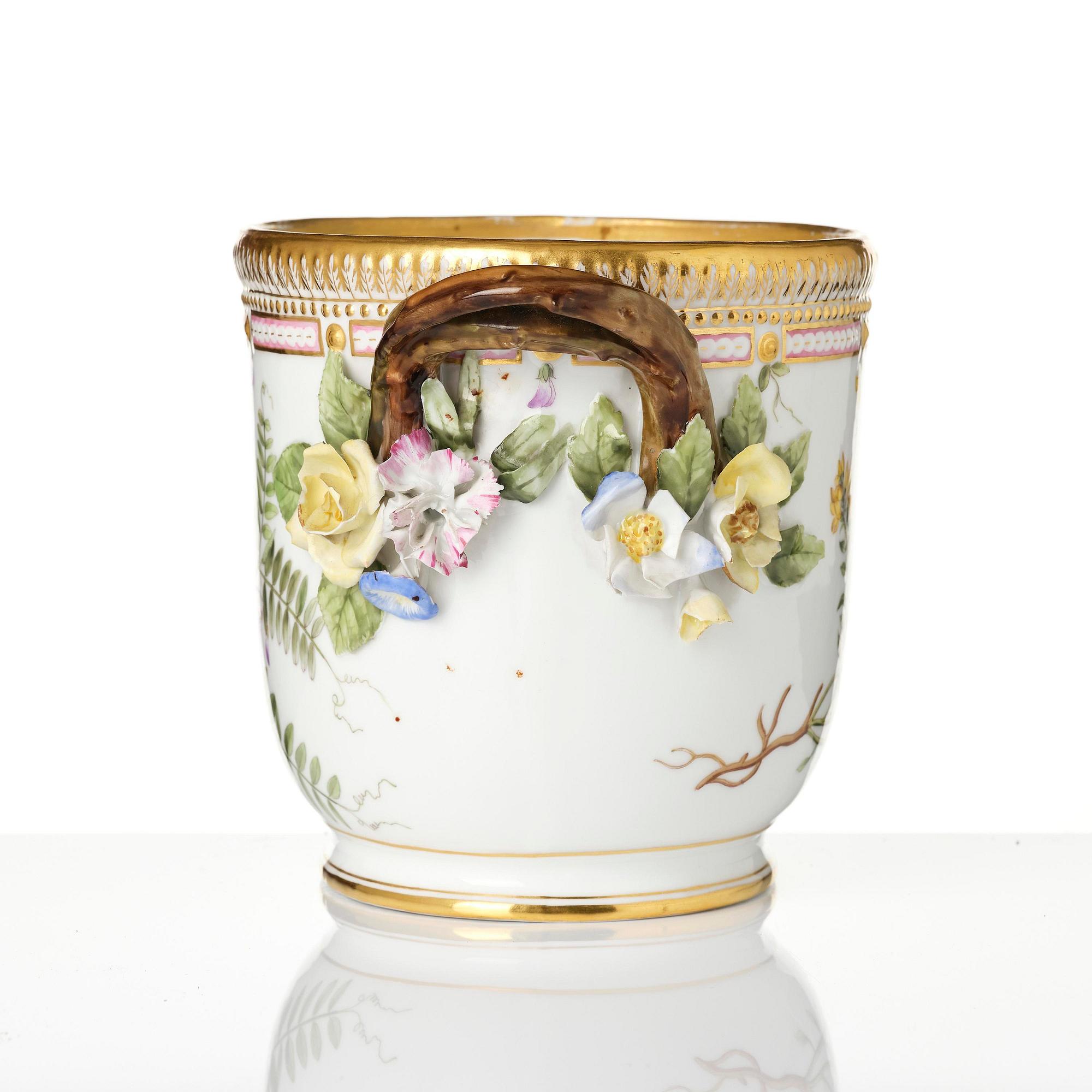 Ytterfoder/Vinkylare, porslin. 'Flora Danica', Royal Copenhagen, Danmark, 1800-tal.