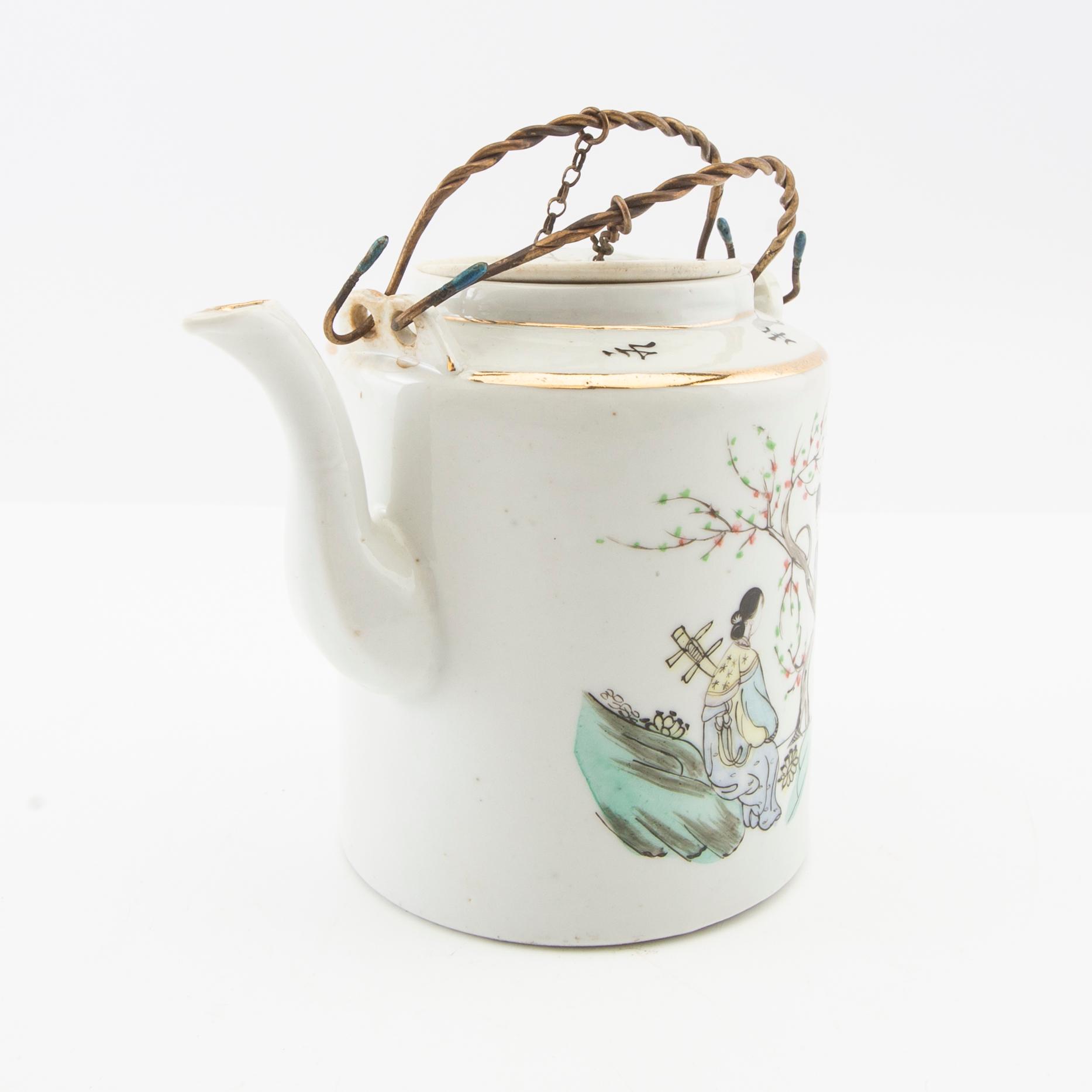 A group of Chinese porcelain, late Qing dynasty/20th Century.