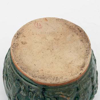 A green glazed jar with cover, China, 19th Century.
