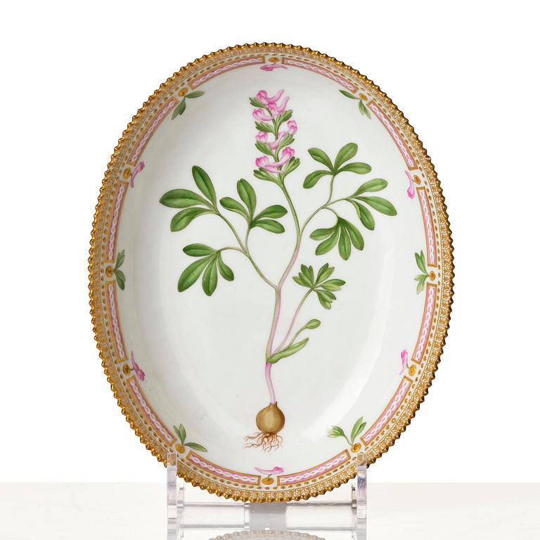 A Royal Copenhagen 'Flora Danica' bowl and serving dish, Denamark, 20th century.