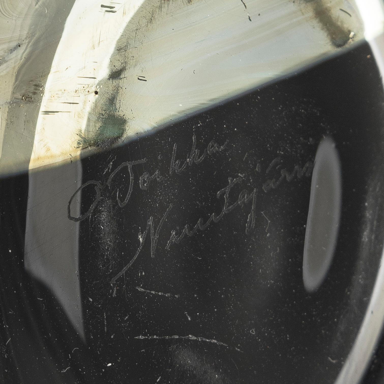 Oiva Toikka, a glass bird, signed Oiva Toikka Nuutajärvi.
