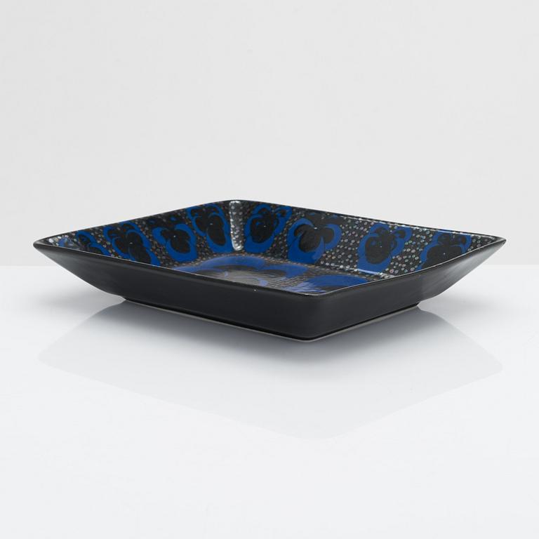 Birger Kaipiainen, a porcelain dish. Marked Birger Kaipiainen, Stockmann 125, Arabia Finland 98/200.