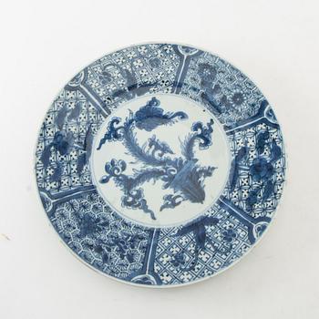 A blue and white dish, Qing dynasty, early 18th century.