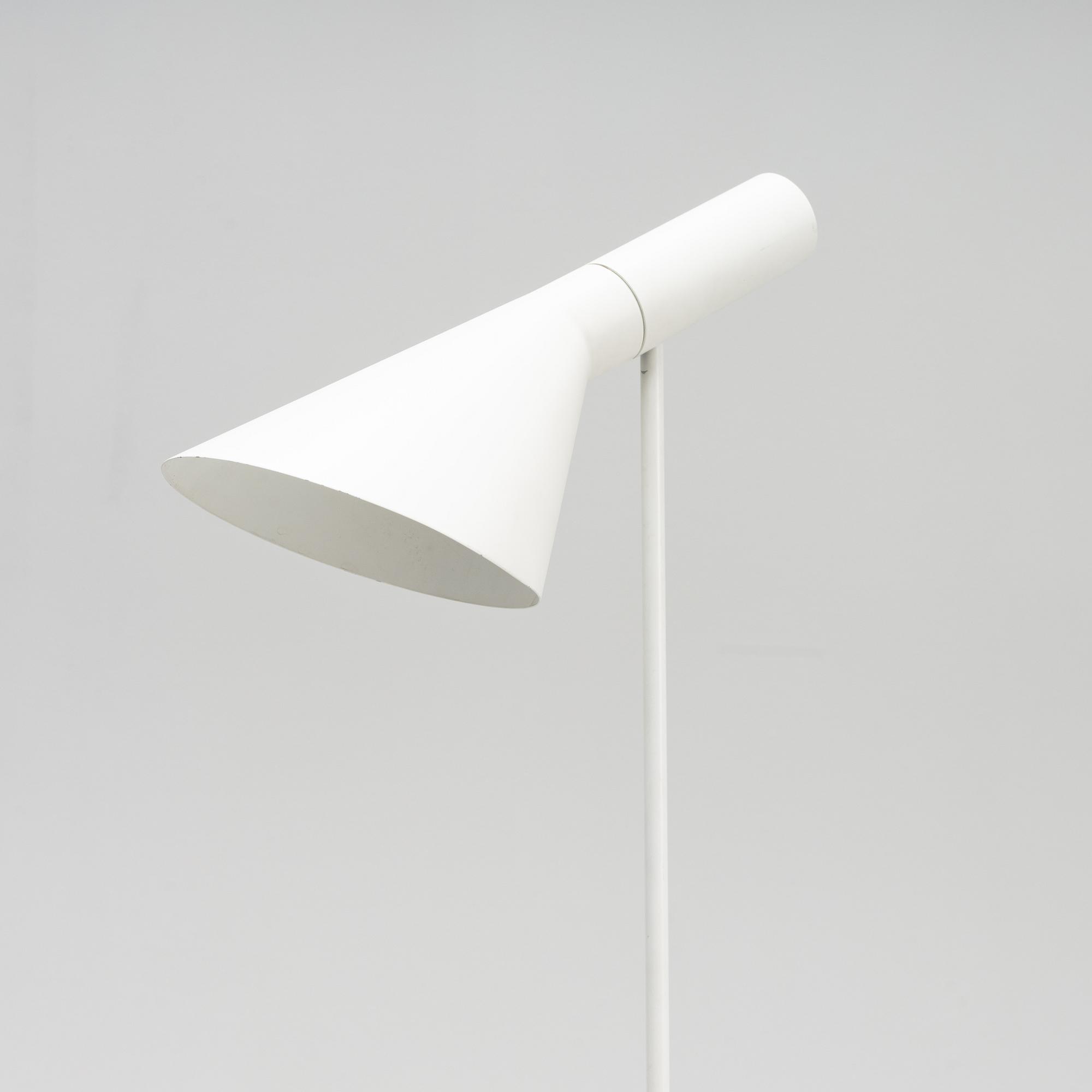 Arne Jacobsen, golvlampa, "AJ", Louis Poulsen, Danmark.