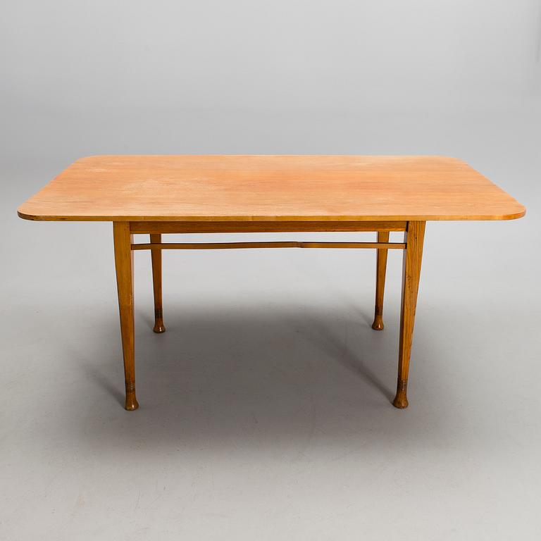 YRJÖ BLOMSTEDT, BORD OCH SEX STOLAR. Formgivna av Yrjö Blomstedt, 1902.