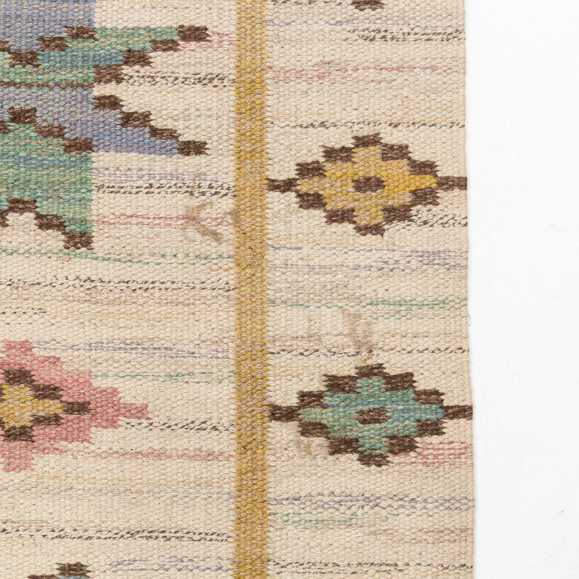 a carpet, "Vit botten", flat weave, ca 241 x 120 cm, signed AB MMF.