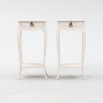 Sängbord, ett par, rokokostil, 1900-talets mitt.