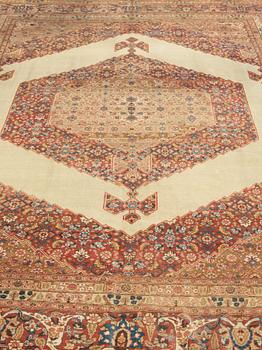 CARPET. Antique Tabriz. 362 x 280,5 cm.