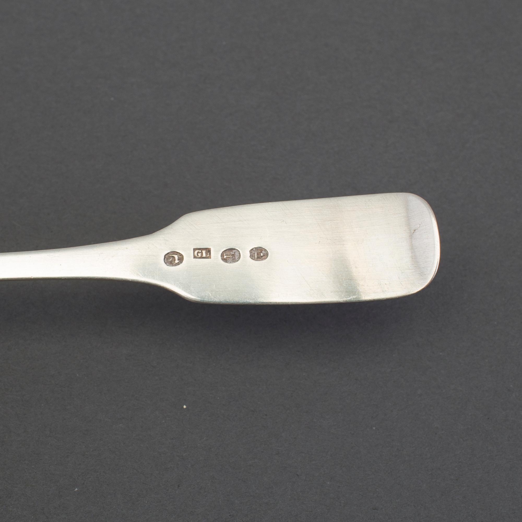 A lot of five silver sprinkle spoons ans a strainer, including IA Hamrin, Sundsvall, 1862.