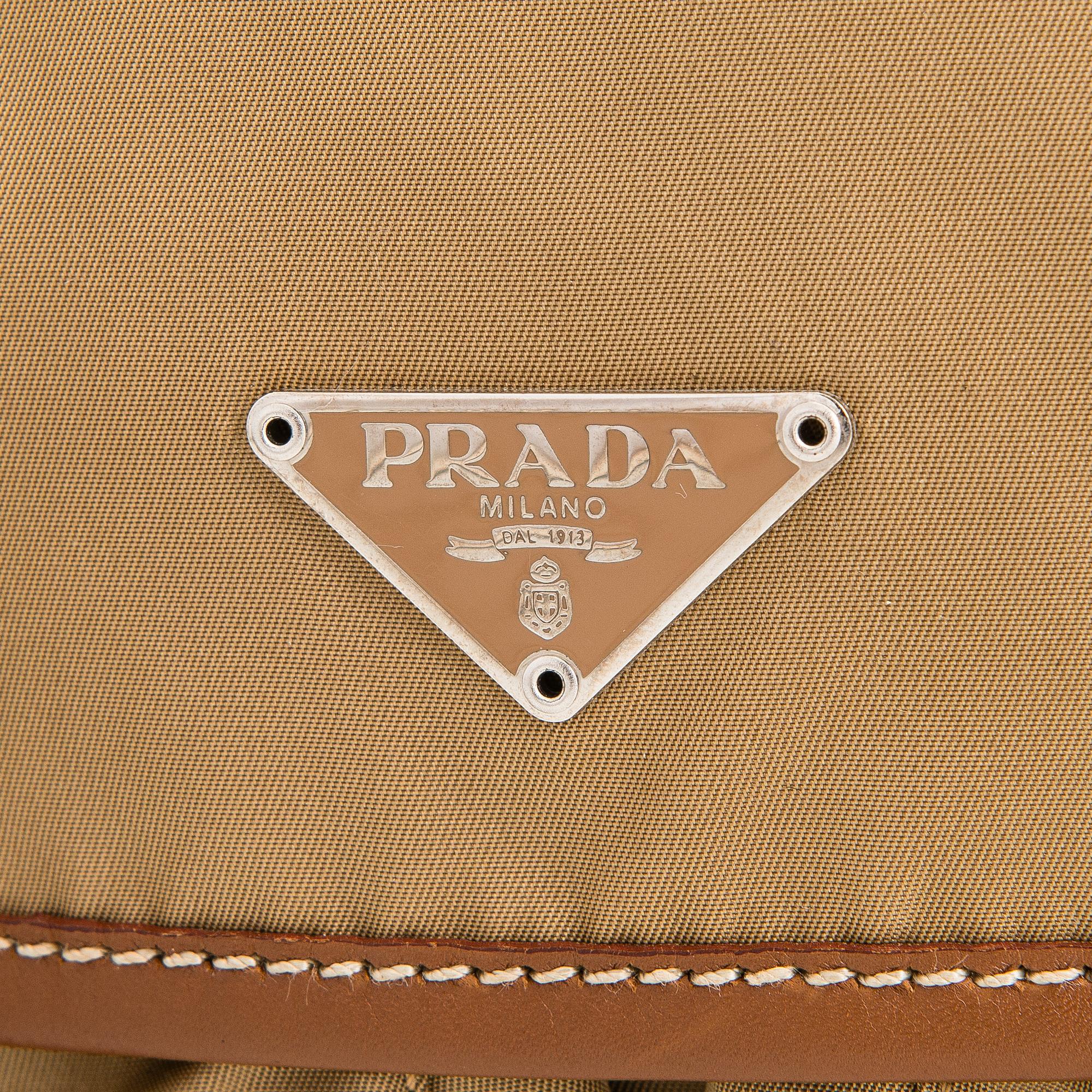 Prada, shoulderbag.