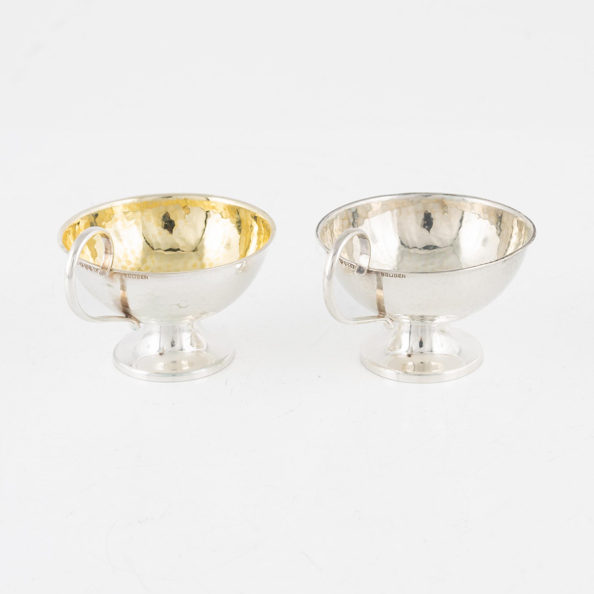 A set of 26 punsch cups, including K&EC Gothenburg, 1948.
