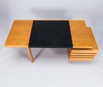 Olavi Hänninen, A 1960s 'Paletti' writing desk for HMN Huonekalu Mikko Nupponen, Lahti, Finland.