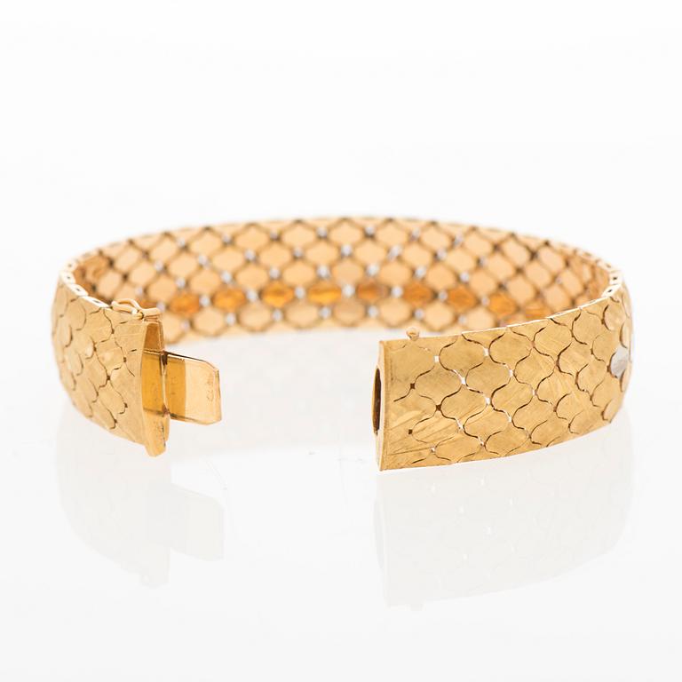 A BRACELET, 18K gold in three colours.