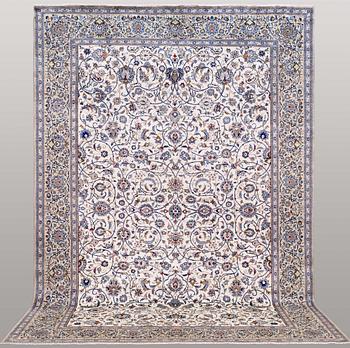 A carpet, Kashan, ca 402 x 278 cm.