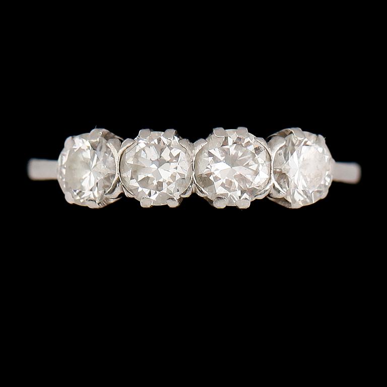 RING, 18 k vitguld, 1946, med 4 briljantslipade diamanter, 1.13 ct enligt gravyr. Total vikt ca 3 gram.