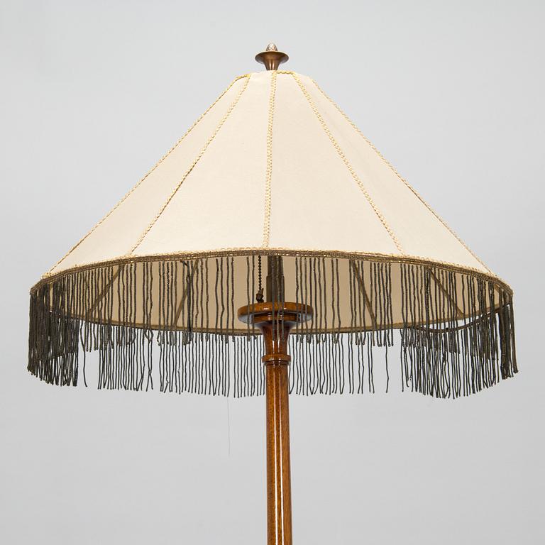 Birger Hahl, floor light and a pair of chairs, Finland 1920-30-tal.