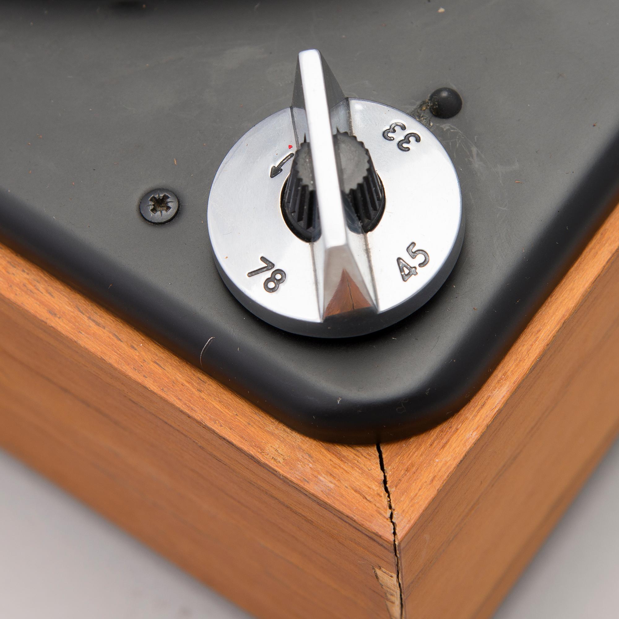 STEREO TURNTABLE, BEOGRAM 1000, Bang & Olufsen, design by Jacob Jensen; the tonearm and pickup by Erik Rørbæ Madsen.