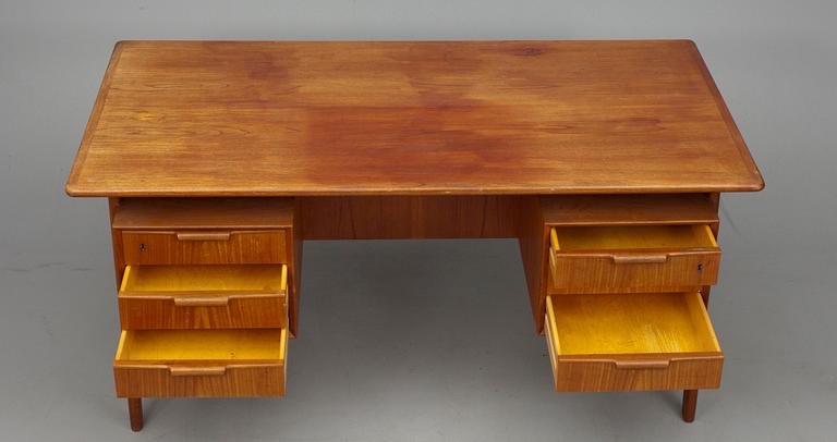 SKRIVBORD, teak, sannolikt Danmark 1900-talets senare hälft.