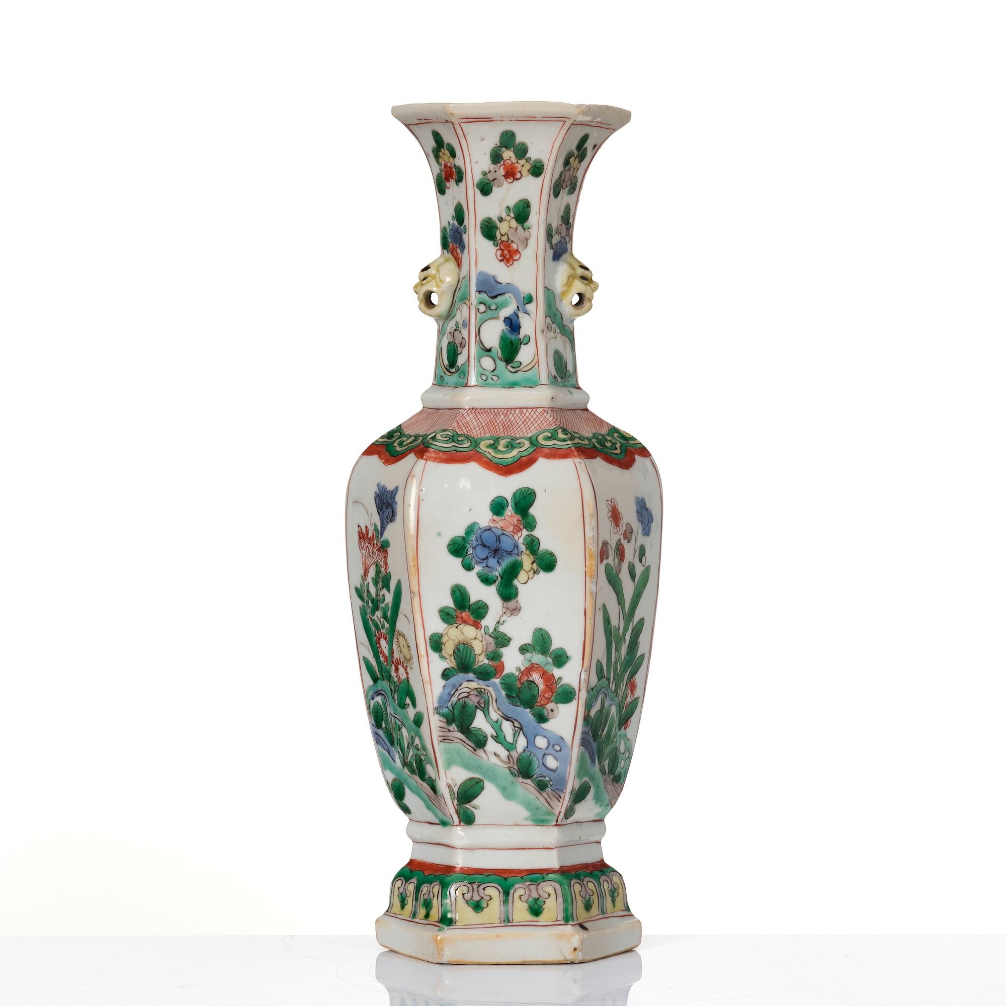 Vas, porslin. Qingdynastin, Kangxi (1662-1722).