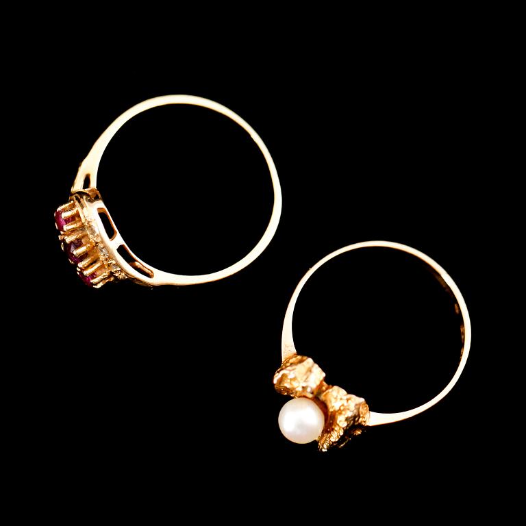 RINGAR, 2 st, 18 k guld, 1945/1994. Total vikt ca 6 gram.