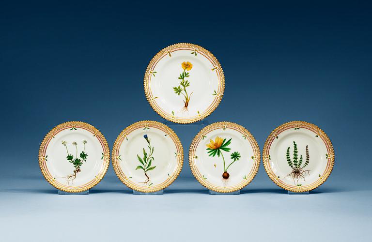 A set of five small Royal Copenhagen 'Flora Danica' dishes (4+1), Denmark, 20th Century.