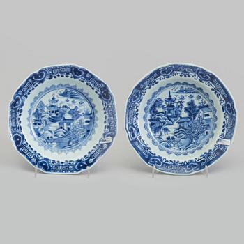A set of three blue and white plates and two small dishes, Qing dynasty, Qianlong (1736-95).