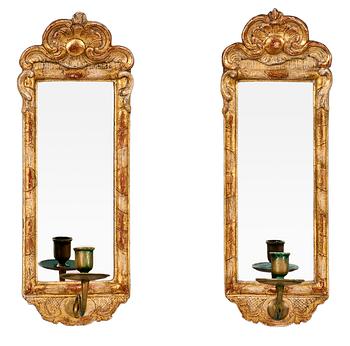 32. A PAIR OF ONE-CANDLE MIRRORS.
