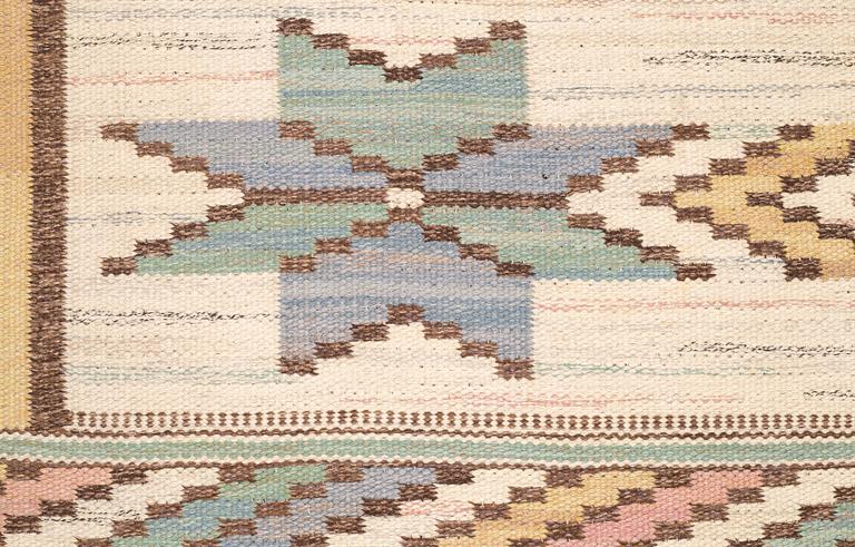 Märta Måås-Fjetterström, matta, "Vit botten", rölakan, ca 296,5 x 220,5-222,5 cm, signerad AB MMF.