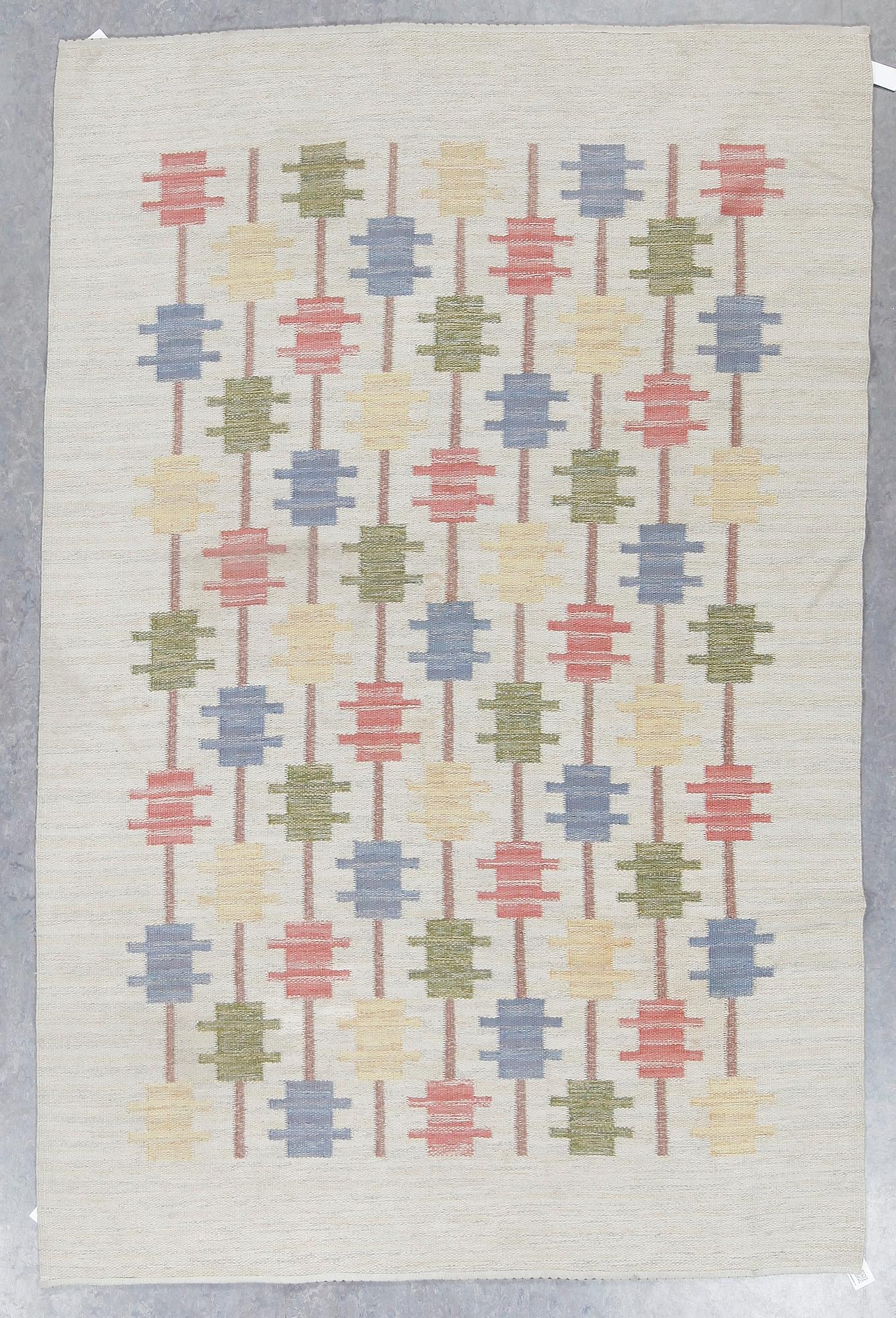 MATTA, rölakan, ca 252x166 cm.