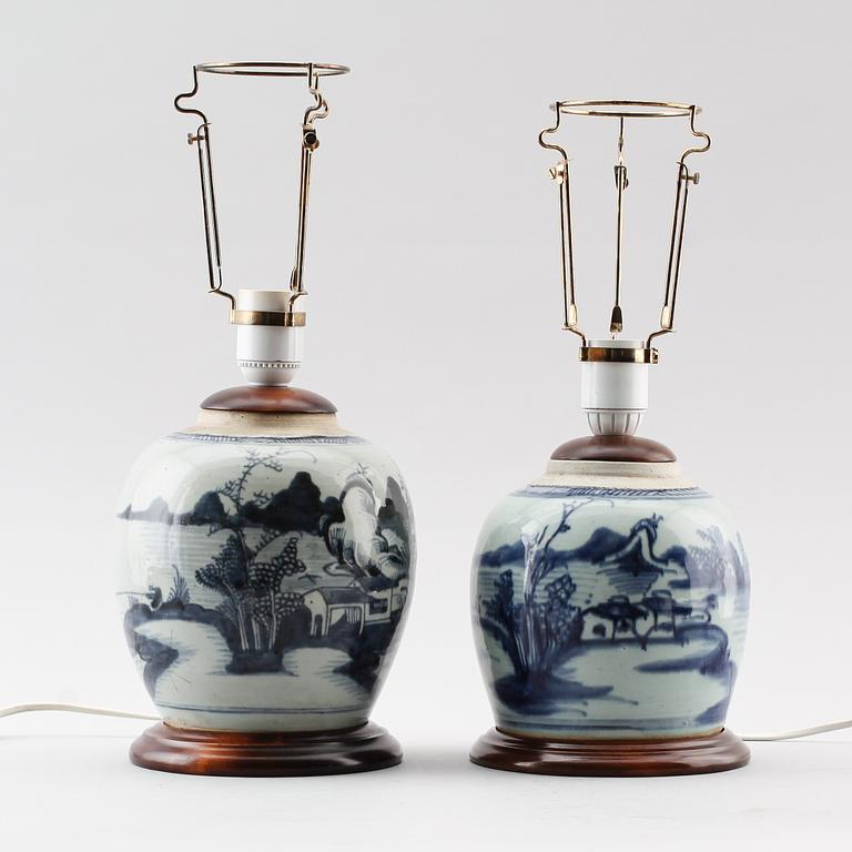 BORDSLAMPOR, 1 par, porslin, Kina, 1800-tal.