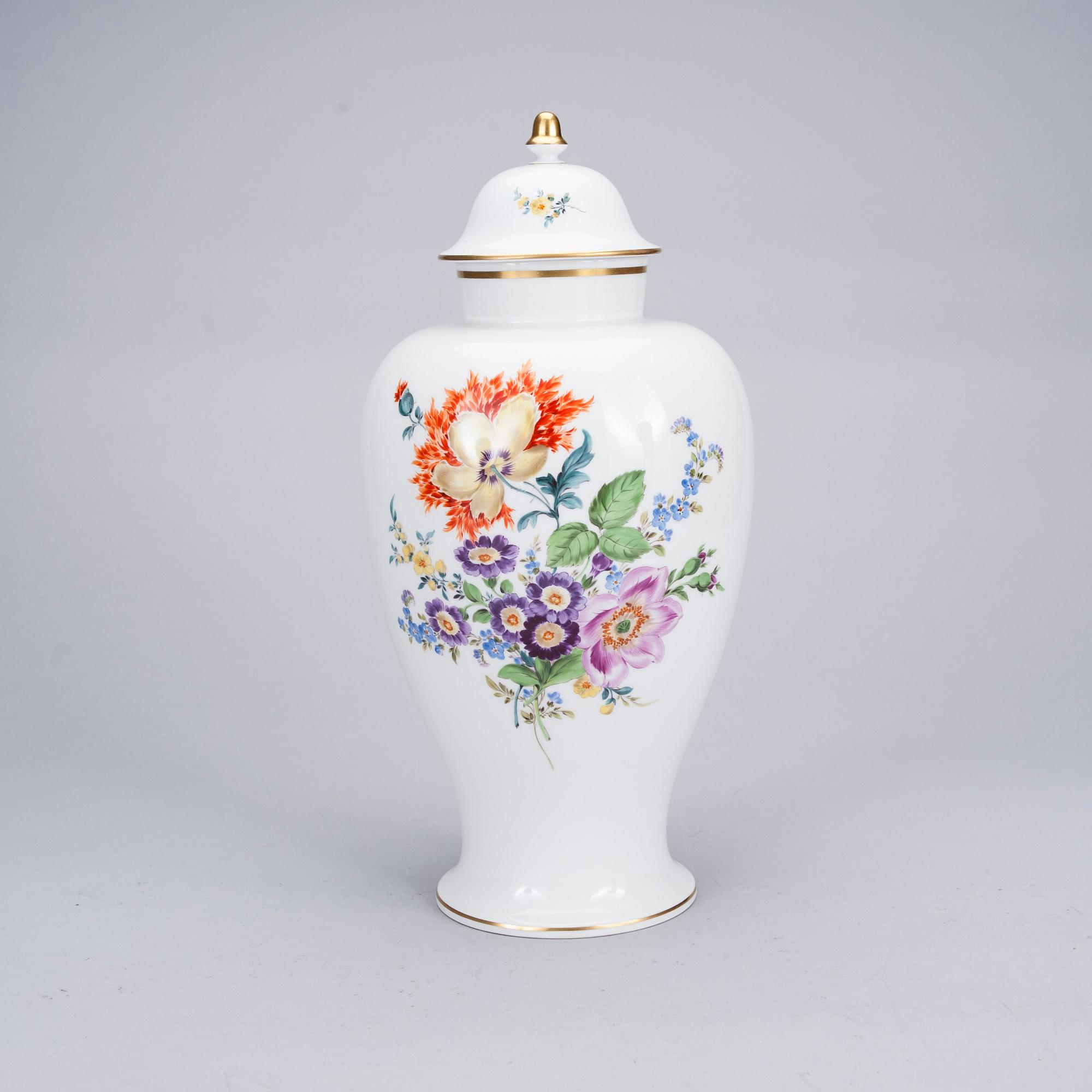 URNA MED LOCK, Meissen 1900-tal.