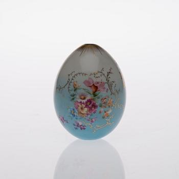 DEKORATIONSÄGG, porslin, Ryssland 1800-talets senare hälft.