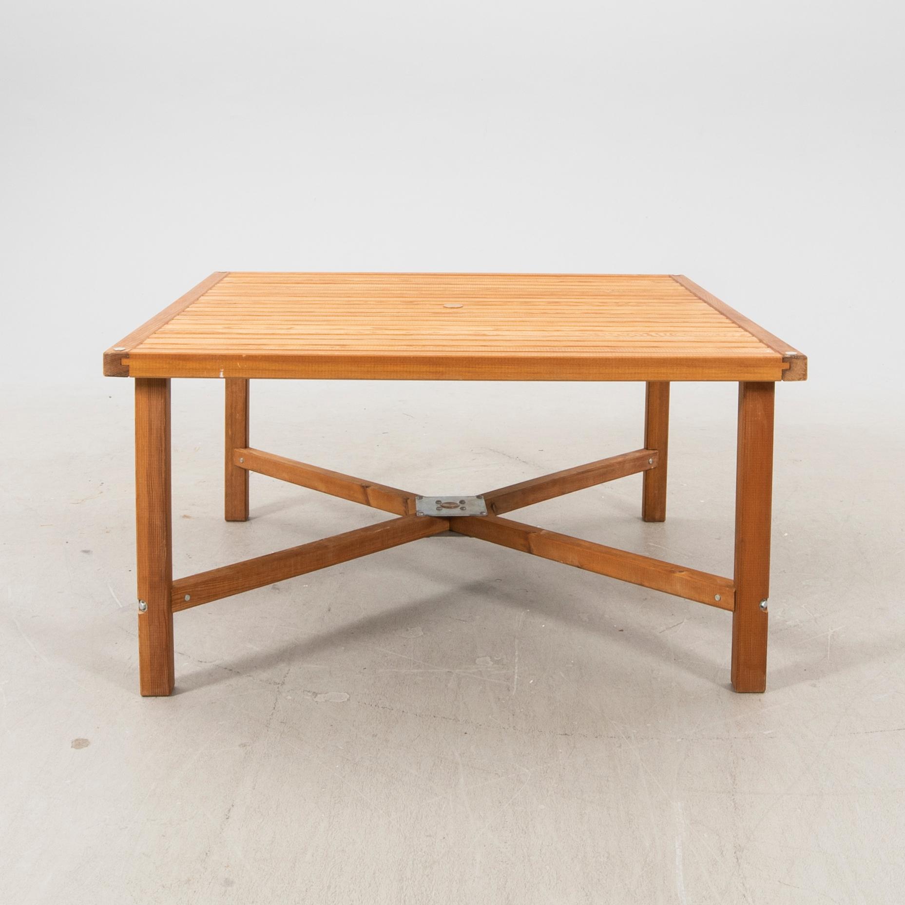 Elsa Stackelberg, a pine table, fri Form, 20th  Century latter part.