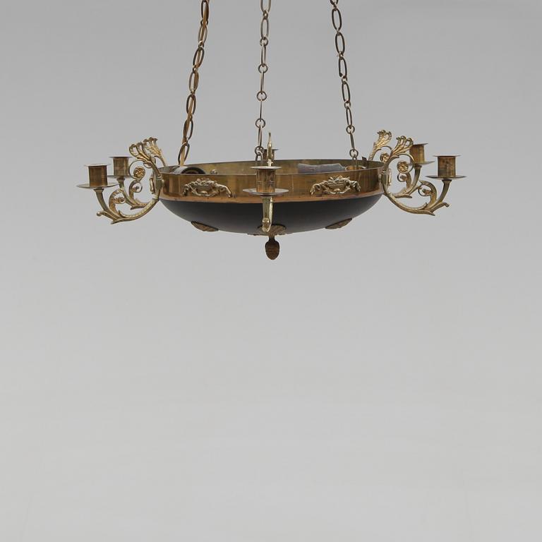 TAKAMPEL, empirestil, 1900-talets första hälft. Höjd ca 75 cm.