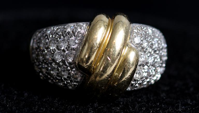 RING, guld samt diamanter.
