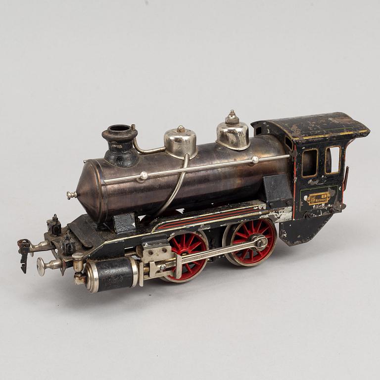 A steam engine wirt tender and wagons, early 20th century.