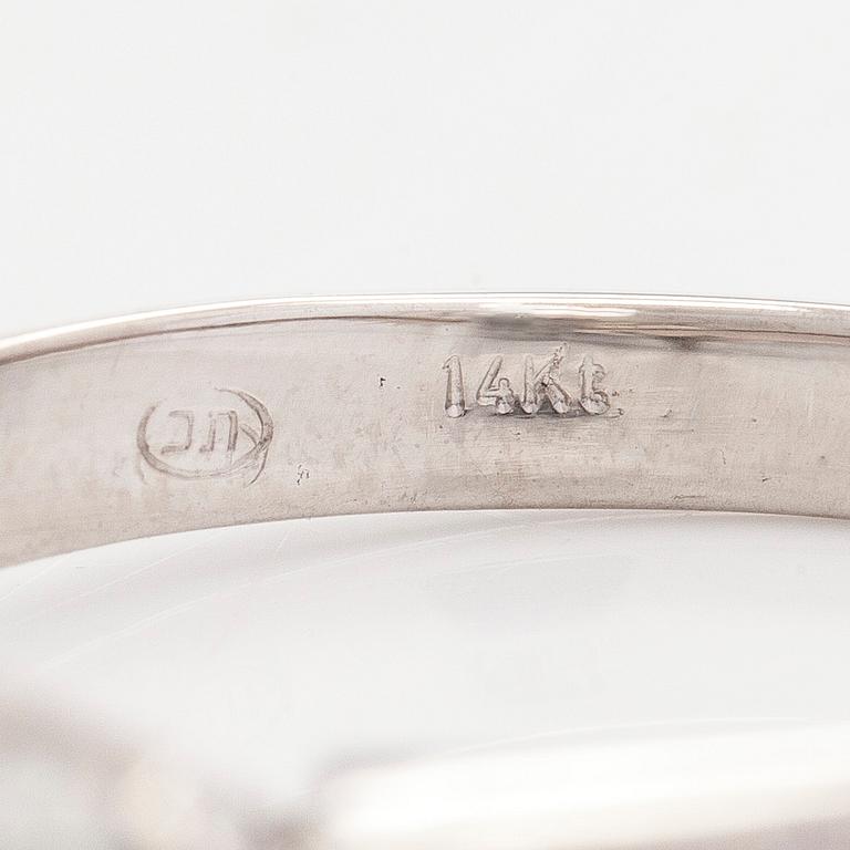 Ring, 14K vitguld med briljantslipade diamanter.