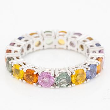 Ring 18K vitguld med multifärgade safirer.