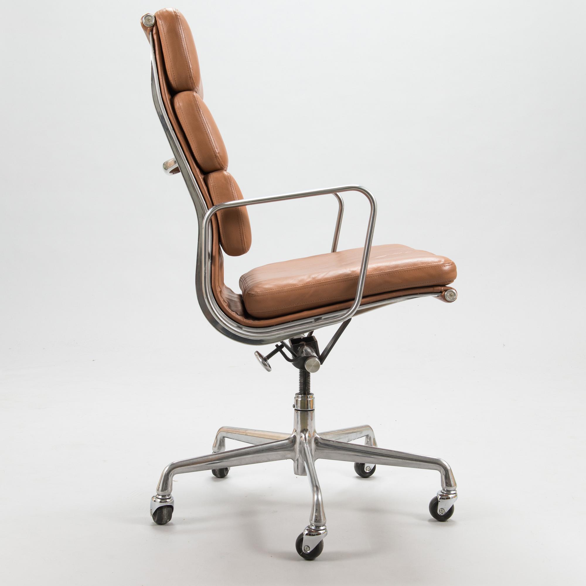 Charles & Ray Eames, Office chair, EA 219/ Soft Pad, Herman Miller, 1980s. Design year 1969.