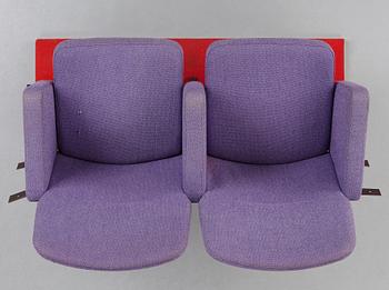 HANS J WEGNER, ett par biografstolar, "GE30", Getama, Danmark, 1970-tal.