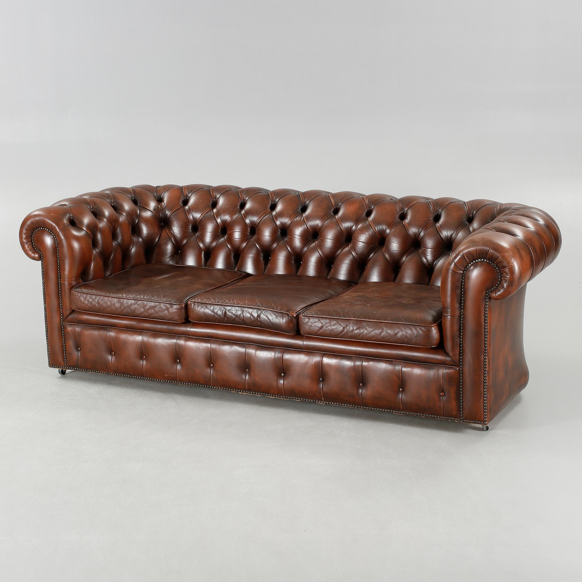 SOFFA, Chesterfield-modell, 1900-talets andra hälft.