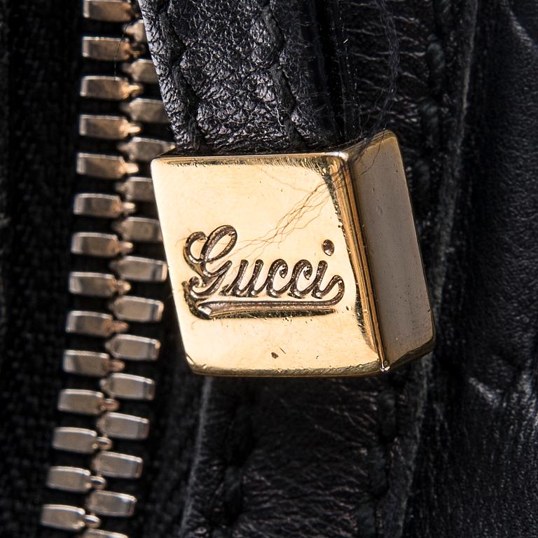 LAUKKU, Gucci.