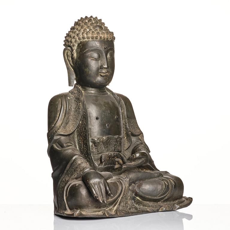 A large bronze sculpture of Shakyamuni Buddha, Ming dynasty (1368-1644).