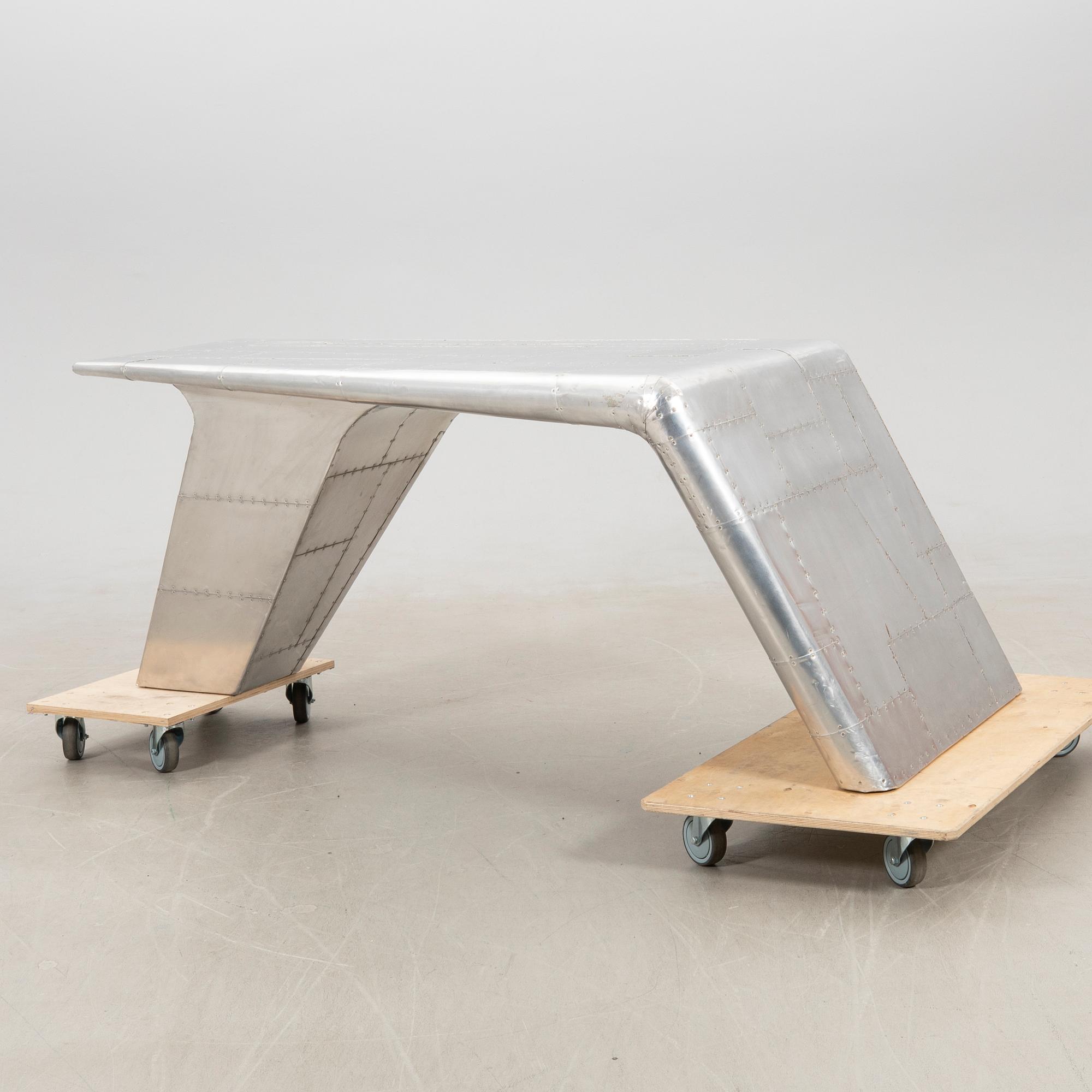 Skrivbord "Aviator Blackhawk Valkyrie" Artwood, 2000-tal.