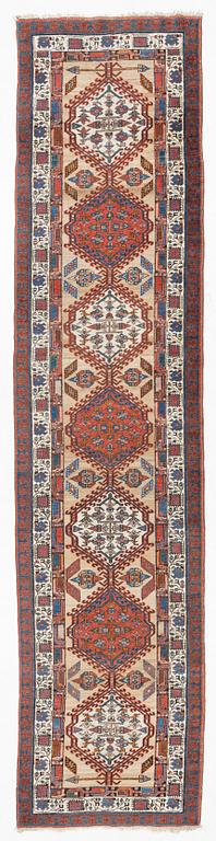 Gallerimatta, Sarab, semiantik, ca 425 x 98 cm.